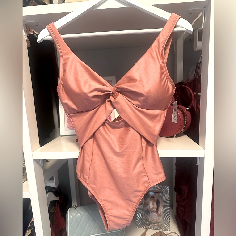 DKNY Shirred Twist Front Keyhole One Piece Swimsuit in Pink